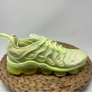 Nike Air VaporMax Plus Women's Running Shoes Barely Volt Size 7.5